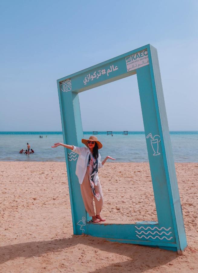 Bay La Sun Hotel And Marina - Emaar King Abdullah Economic City Ngoại thất bức ảnh A tourist at the beach