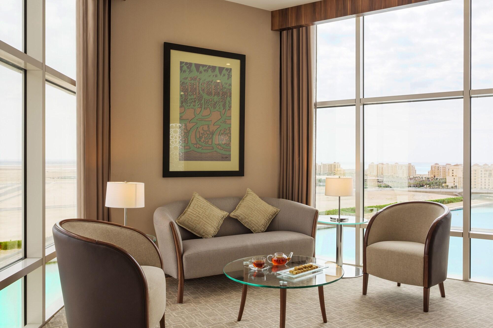 Bay La Sun Hotel And Marina - Emaar King Abdullah Economic City Ngoại thất bức ảnh A living room in a suite at the hotel