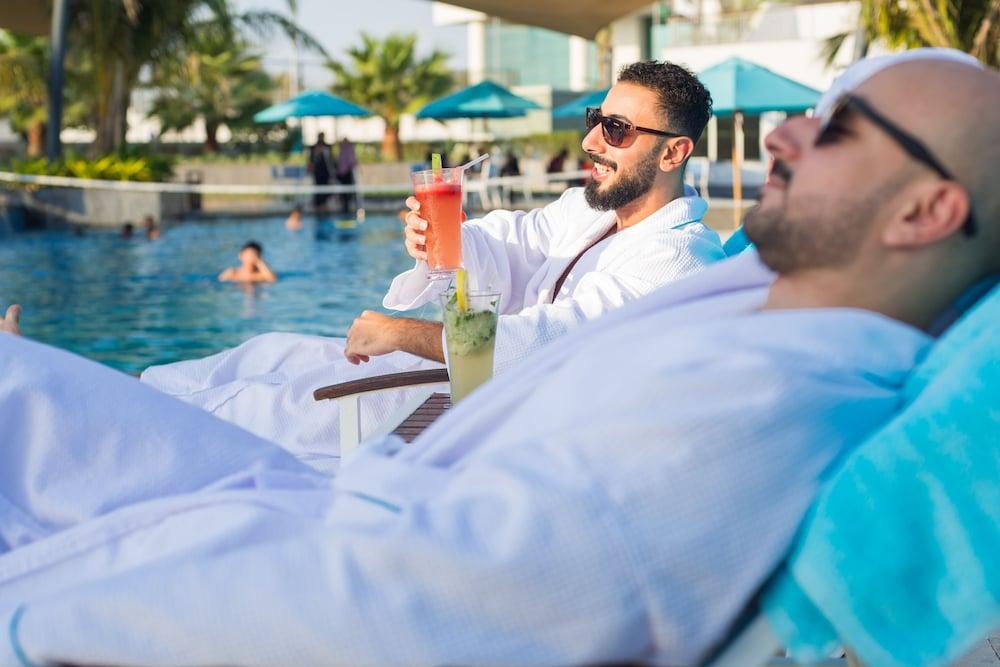 Bay La Sun Hotel And Marina - Emaar King Abdullah Economic City Ngoại thất bức ảnh Pool at the hotel