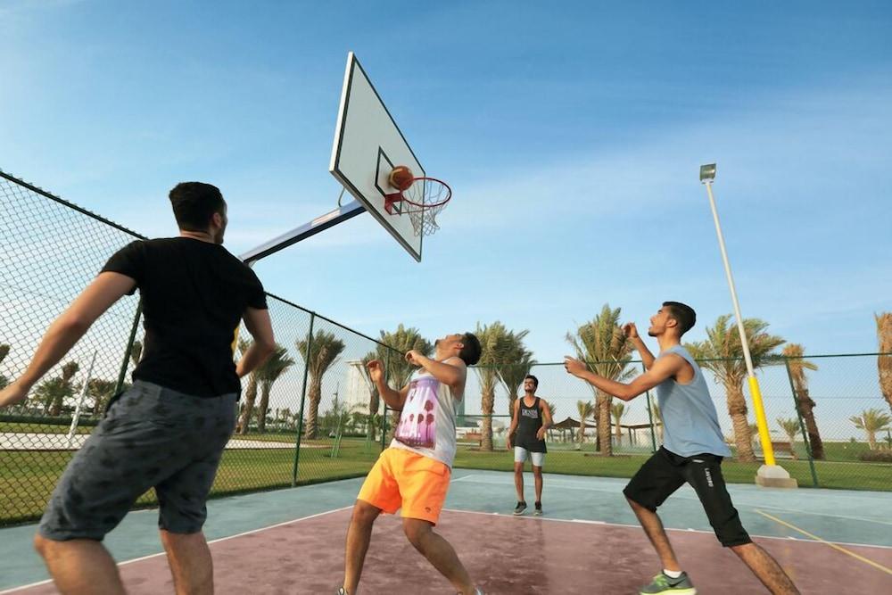 Bay La Sun Hotel And Marina - Emaar King Abdullah Economic City Ngoại thất bức ảnh Basketball in Al-Shaab